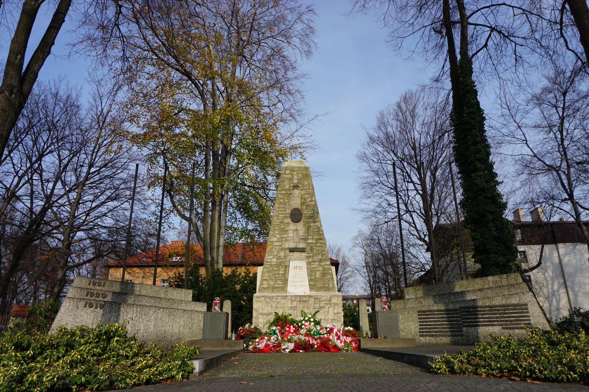pomnik postańców śląskich w Knurowie