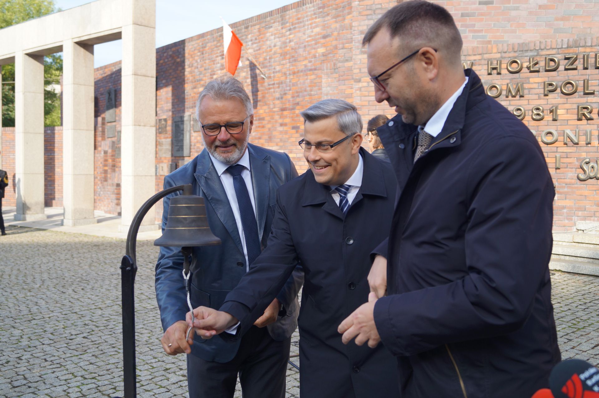 Prezydent Rams i Wojewoda Śląski daja sygnał do startu biegu fot. W.Jachimowski 