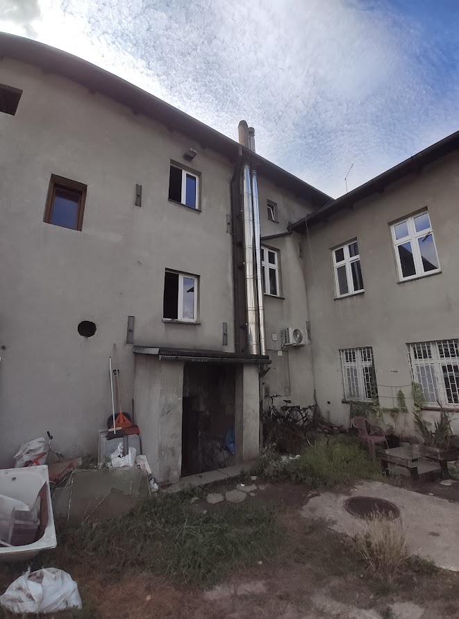 Wewnętrzny dziedziniec przy ul.1 Maja 6 