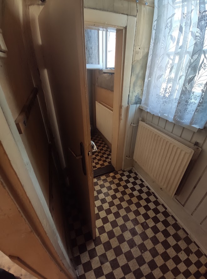 Zdjęcie przedstawiające wnętrze budynku przy ulicy Koziełka 46 w Knurowie Zdjęcie przedstawiające wnętrze budynku przy ulicy Koziełka 46 w Knurowie