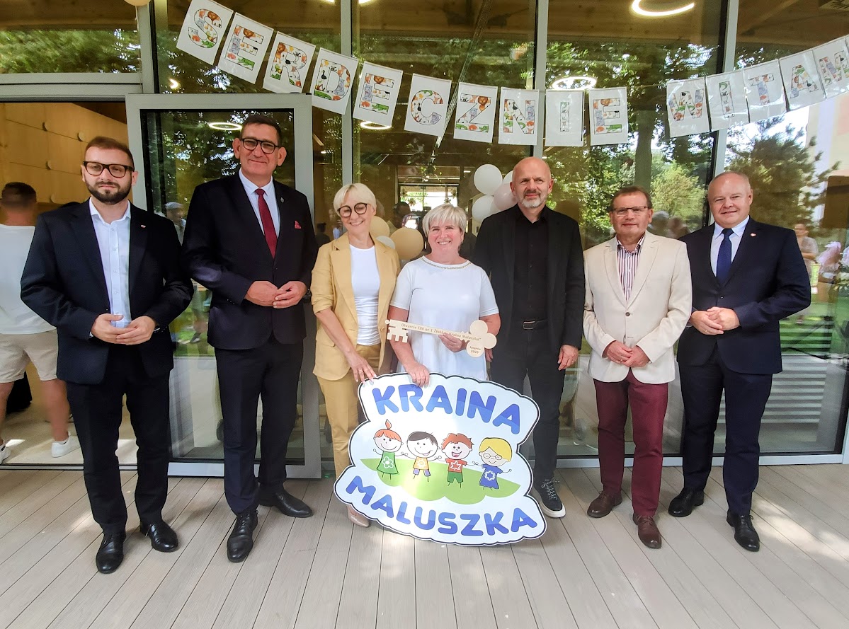 Prezydent Knurowa wraz z gospodyniami uroczystości oraz zaproszonymi gośćmi