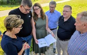 Budowa placu zabaw na knurowskich Błoniach (7)