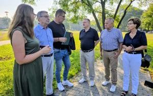 Budowa placu zabaw na knurowskich Błoniach (10)