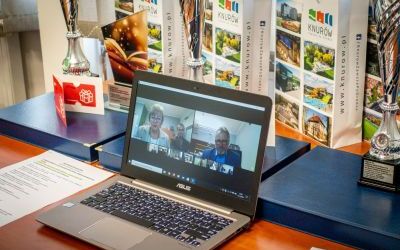 Zdalne połączenie Prezydenta Miasta z Miejskim Centrum Edukacji w Knurowie