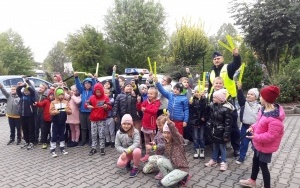 Knurowska Policja zorganizowała cykl spotkań z dziećmi miejskich szkół podstawowych, ucząc zasad bezpiecznego przemieszczania się po drodze. (2)